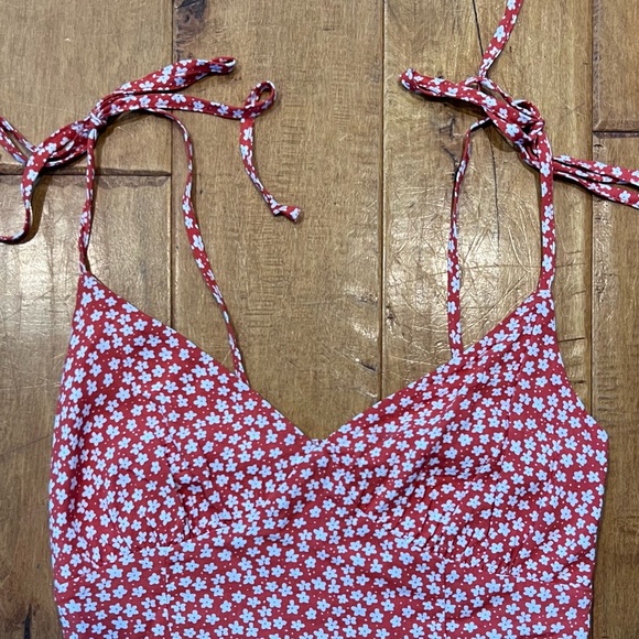 PacSun Lottie Miss Crop Tank Top with Tie Straps - Red with White Flowers - Picture 3 of 10